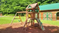 Little Bear Lodge 3 Bedroom Cabin by RedAwning Hotels in Sevier County