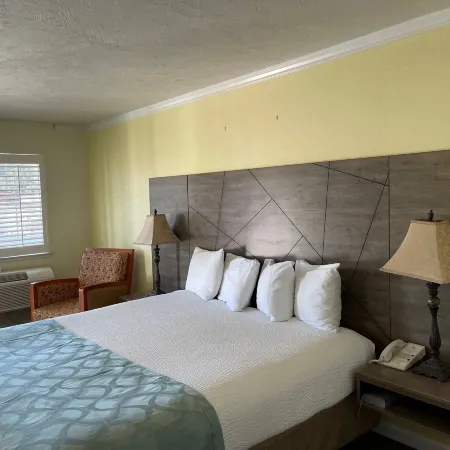 Baechtel Creek Inn
