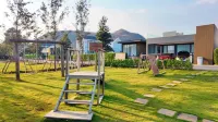 8 Pool Villas