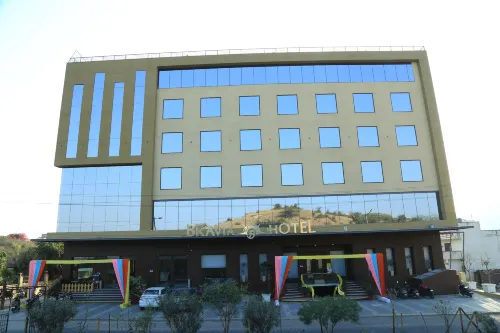Hotel Bravia Pancheel - by Satguru
