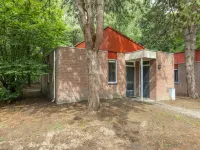 Restyled Bungalow with Dishwasher Near Nature Reserve
