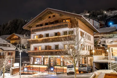 B&B la Tambra - Central with Restaurant Hotel di Santa Cristina in Val Gardena