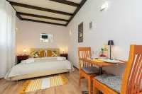 Apartments Klaric Hotels in Omis