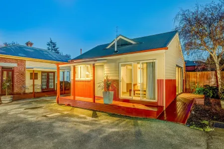 Seymours on Lydiard Отели рядом с достопримечательностью «оз. Уэндори»