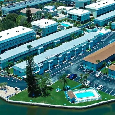 Gulf Breeze Ami-2Bd-2ba-Condo-Private Beach Access-Heater Pool-Water Views from Every Window