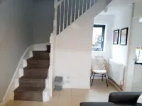 Beautiful 2-Bed House in Bolton with Free Parking Hotels in Bolton