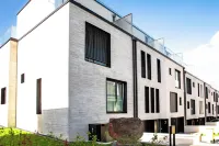 En Suite Bedrooms at Reckenthal House by Rentaroo Hotel di Strassen
