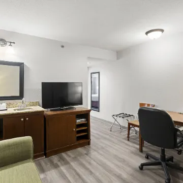 Travelodge Suites by Wyndham Regina / Eastgate Bay