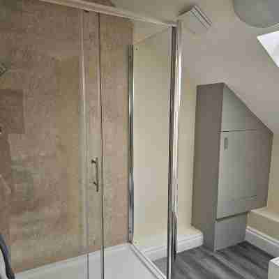 1 Bed Loft - Sleeps 2 - Parking - Wifi Rooms