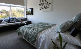 Barrys Beach Road Hotel