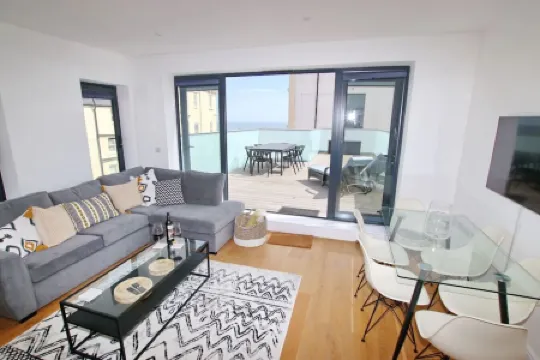 Modern Home for Small Groups by Stones Throw Apartments - Free Parking - Sea View