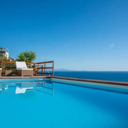 Luxury Villa Vittoria- Villa with Garden Swimming Pool and Jacuzzi Overlooking the Sea