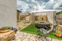 Holiday Home Stone Wall - parking