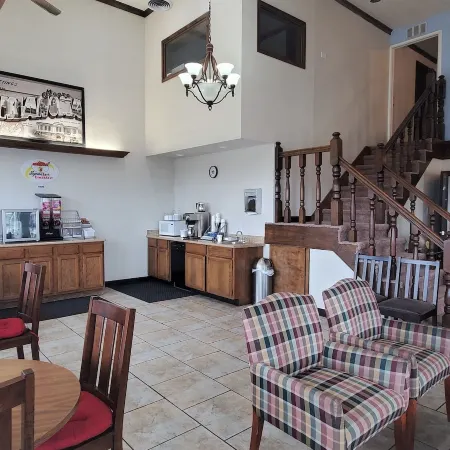 Super 8 by Wyndham City of Moore Отели рядом с достопримечательностью «Торговый центр "Кроссроудз"»
