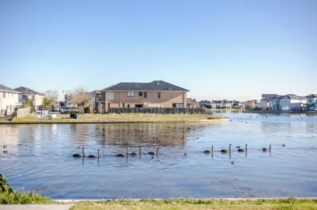 Stayau Magnificent Lakefront Villa Stunning Views