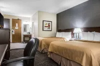 Spark by Hilton Danbury near University - Pools