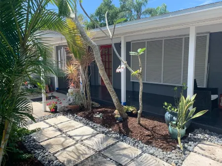 Beautiful Downtown Naples Close to All Naples Has to Offer