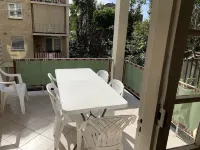 MANLYS FINEST LOCATION SO CLOSE TO BEACH SHOPS AND FERRY