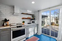 Pet-Friendly Luxury Retreat: Two Bedroom, Two Bathroom Oasis with King Beds.