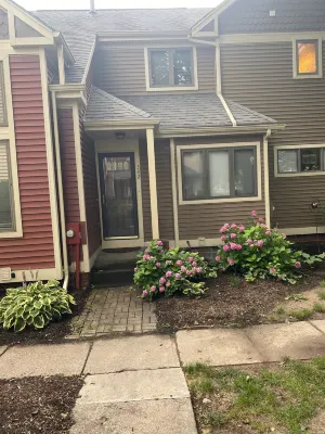 Cozy Condo with garage, laundryClose proximity to UR, RIT and Strong