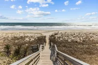 Private Balcony with Water View - Sea La Vie! Отели в г. Индиан Бич