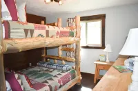 Cozy Blackhawk Cabin