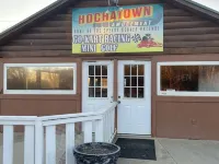 Cozy 2-bedroom RV with WiFi, AC, in charming Broken Bow ブロークン・ボウのホテル