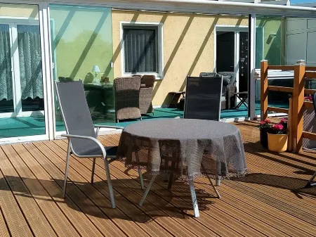 Family vacation for 4 people directly on the lake Отели в г. Лихен