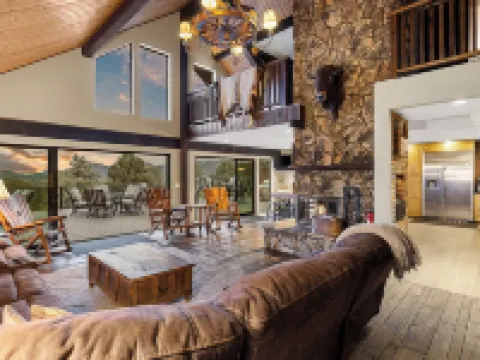 5 Acre Retreat w/ Pickleball, Hot Tub, Mountain Views & Private Theater. Hotels in Payson
