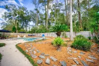 Poolside Haven Near Golf Course Sleeps 12 Hotels near Normandy Square