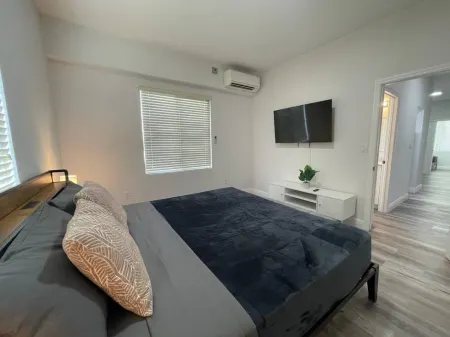 Lovely Cozy Retreat - Parking, Wifi, Smart TV, Washer&Dryer Отели в г. Корал Гейблс