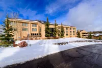 Ski-in Retreat Nestled Among Trees - WiFi, Near Lifts Hotels in Parowan