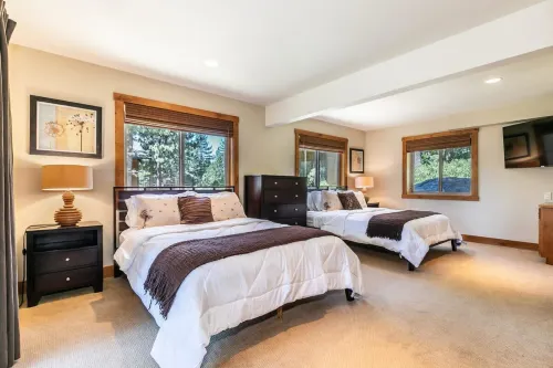 Charming Escape with Hot Tub and Pool Table - Delightful Mountain Haven