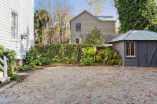 Charming Historic Hideaway with Modern Amenities - Enchanting Retreat