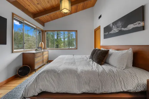 Breathtaking River Views and Cozy Fireplace - Stunning Mountain Retreat