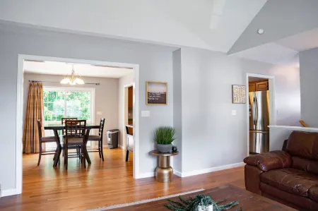 Charming Retreat with Expansive Backyard and Two Kitchens - Inviting Haven Отели в г. Плейнвилл