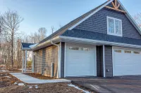 Charming Studio with Kitchenette and Golf Course Access - Cozy Retreat Hotels in Baileys Harbor