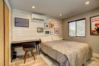 Luxurious Hot Tub and Expansive Backyard - Exquisite Garden Escape