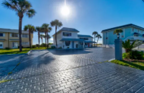 Spacious Balcony and Beautiful Kitchen - Charming Coastal Haven Hotels in Ponce Inlet