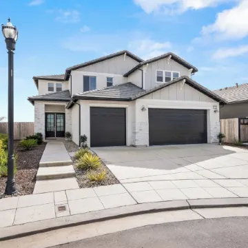 Brand New, Pool, Game Room, BBQ, 2 King Suites!