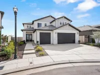 Brand New, Pool, Game Room, BBQ, 2 King Suites!