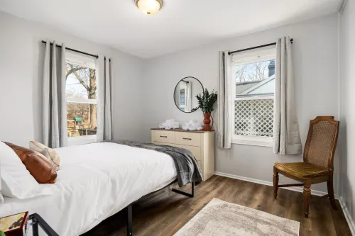 Cozy Living Room and Sheltered Patio Retreat - Charming Modern Escape Hotels in Peoria Heights