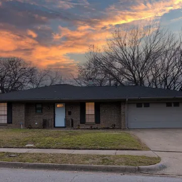 Pet Friendly, Modern Smart Home close to Airports & Stadiums