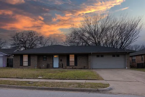 Pet Friendly, Modern Smart Home close to Airports & Stadiums