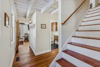 Breathtaking Riversides and Cozy Fireplace - Charming Rustic Oasis