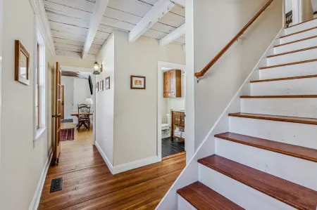 Breathtaking Riversides and Cozy Fireplace - Charming Rustic Oasis Отели рядом с достопримечательностью «AT trailhead Woodstock VT»