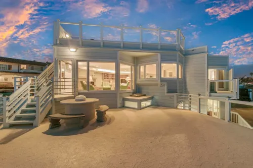 Ocean View and Panoramic Deck - Charming Coastal Retreat