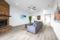 Chic Retreat - WiFi, Central, Minutes to Amenities Hotels in Mesquite