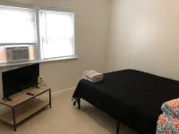 Private 3 Bedroom and 1 Bathroom House with Direct NYC Manhattan Train a 15 Minute Walk Away