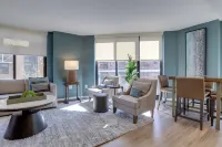 Luxury Amenities and Outdoor Swimming Pool - Elegant Arlington Haven